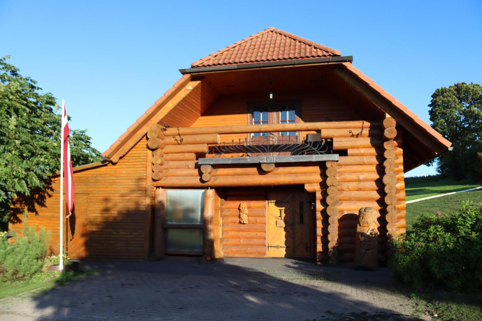 Hotel Kundzini Bīriņi Exteriér fotografie