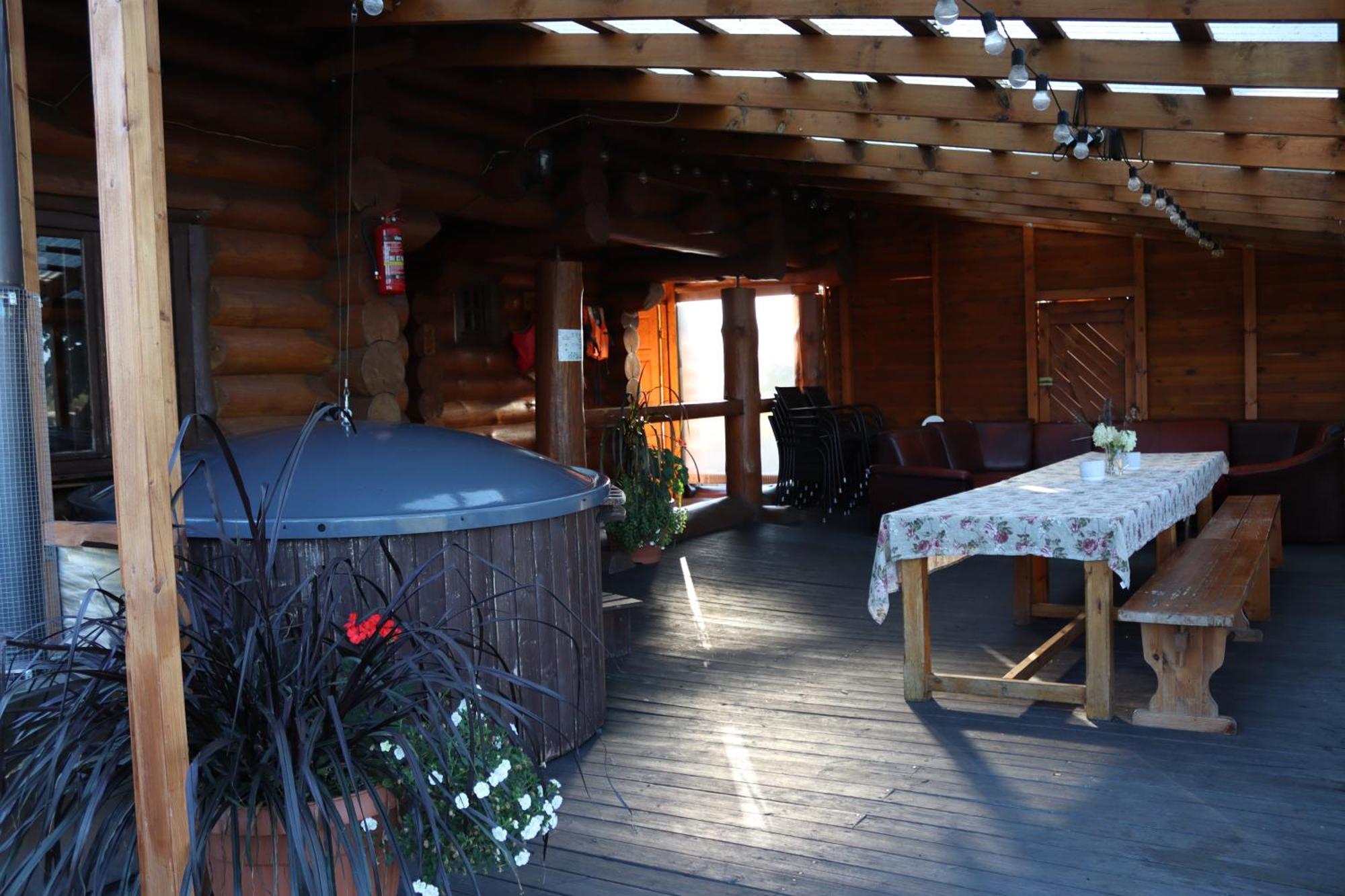 Hotel Kundzini Bīriņi Exteriér fotografie