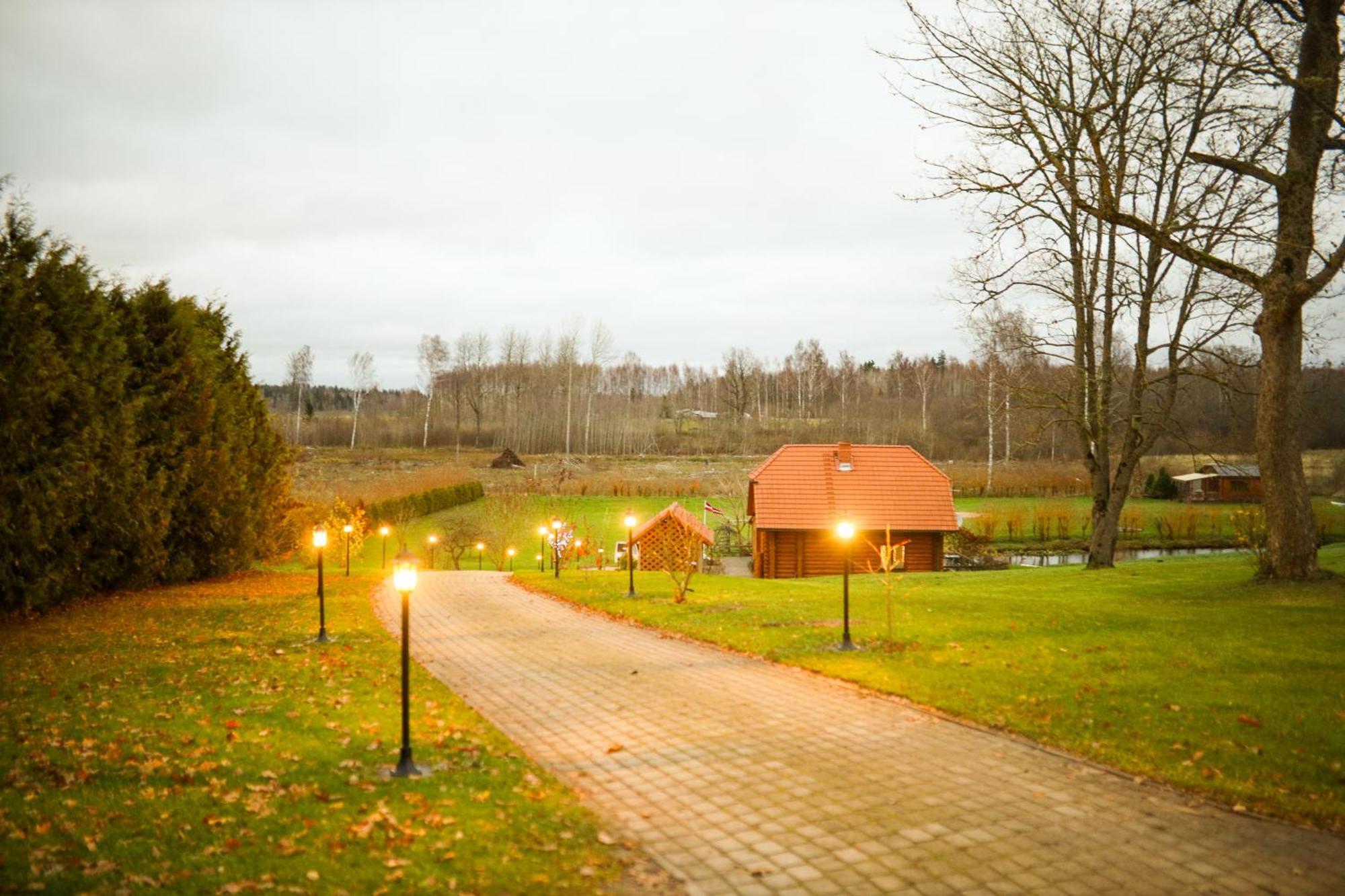 Hotel Kundzini Bīriņi Exteriér fotografie